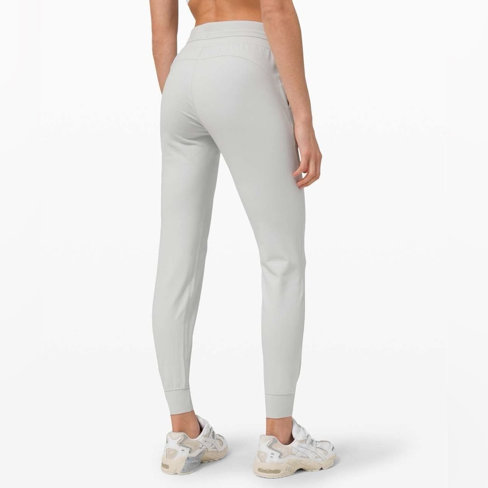 Lululemon Ready To Rulu Pant in Vapor NWT - Picture 3 of 6